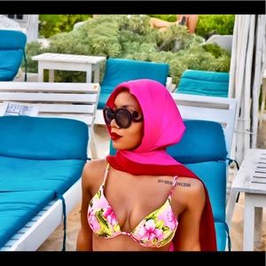 Meet your Posher, Joy